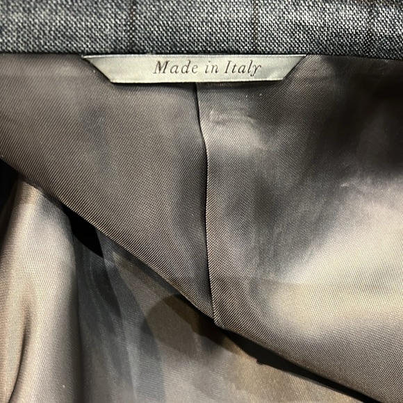 Canali Men’s three piece Suit. Sleeve 26.5
Shoulder 18.5. Retail $2,695 - Picture 4 of 8